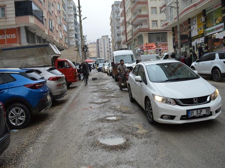 Mardin’de tarihi ilçedeki çukurlu yollar için sürücülerden suç duyurusu