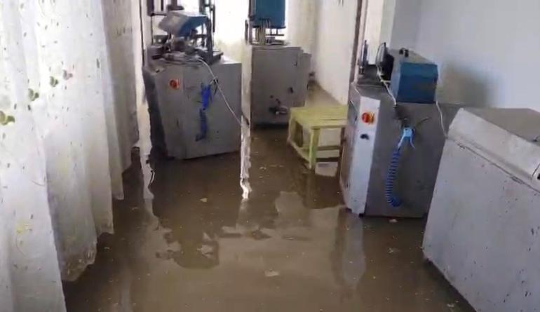 Muş’ta sağanak nedeniyle ev ve ahırları su bastı