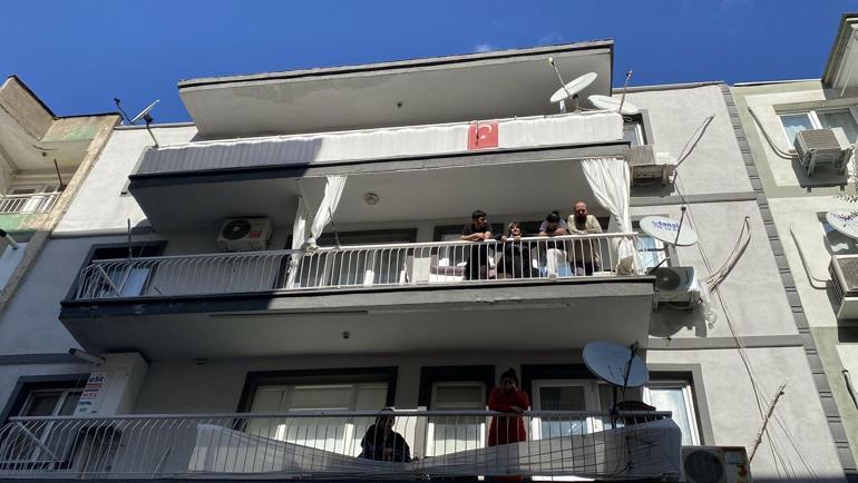 Eşini uykusunda boğazını bıçakla kesip, öldürdü