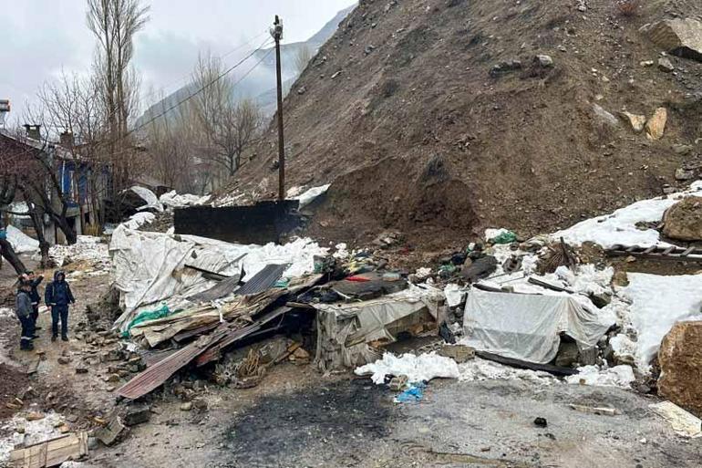 Heyelanda tandır evi çöktü: 2 yaralı