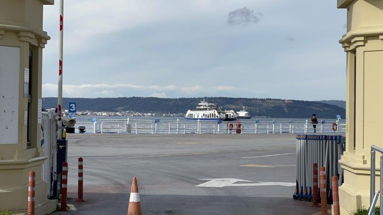 Bozcaada ve Gökçeadada feribot seferlerine fırtına engeli