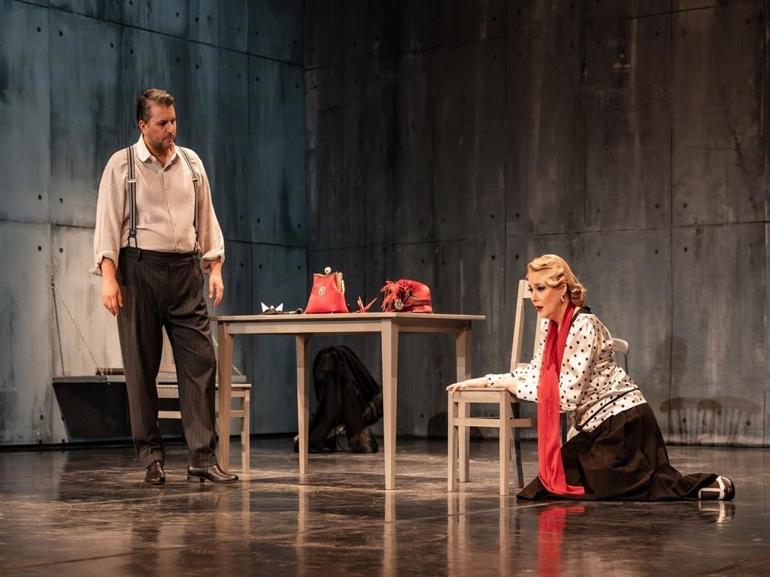 Çağdaş operanın iki yeni eseri Tehlikeli Oyun ve Deli Dumrulun dünya prömiyeri yapıldı