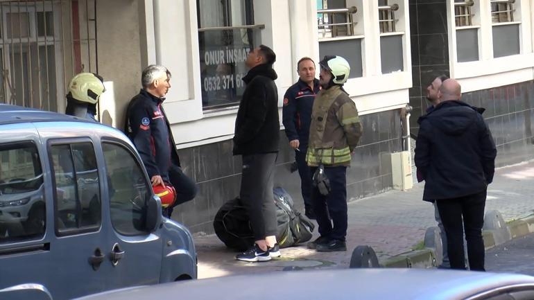 Küçükçekmecede polis gelince kendini eve kilitledi; kapı kırılarak gözaltına alındı
