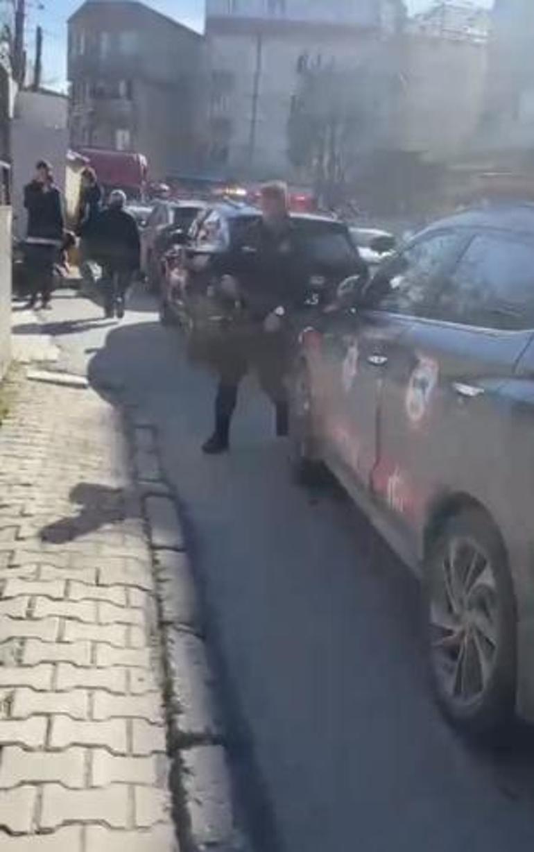Küçükçekmecede devriye atan polislere saldırı: 4ü polis 6 yaralı