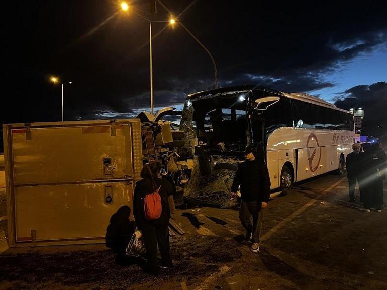 Kayseri’de yolcu otobüsü ile kamyonet çarpıştı: 5 yaralı