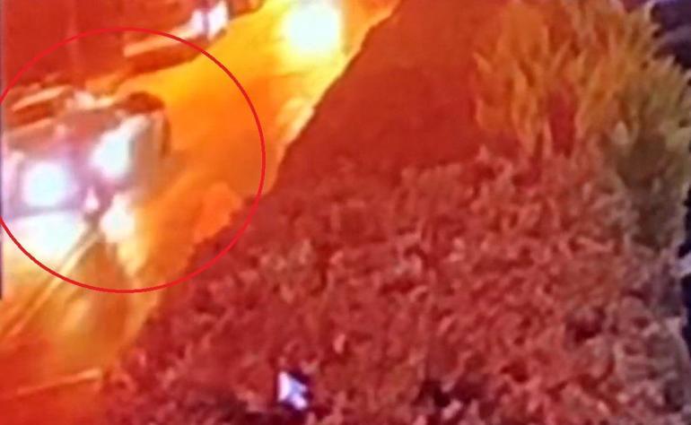 Bursada motosiklet ile otomobilin çarpıştığı kaza kamerada; 2 yaralı