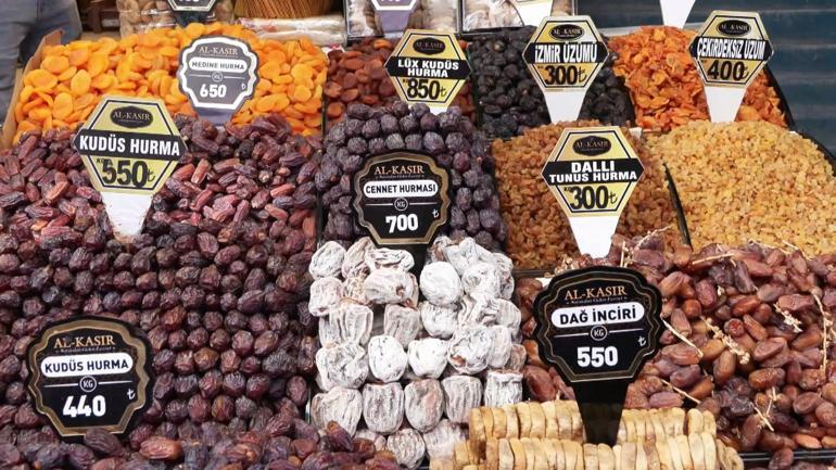 Mısır Çarşısında Ramazan öncesi alışveriş yoğunluğu