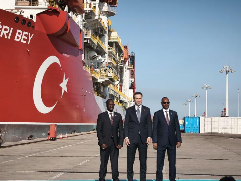 Bakan Bayraktar: Türkiye Cumhuriyeti tarihinin en büyük projesi Mersinde hayata geçiyor