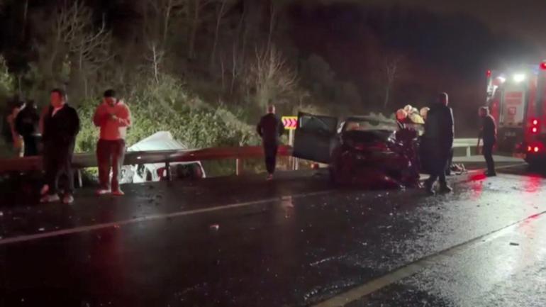 Beykoz’da otomobil ile hafif ticari araç kafa kafaya çarpıştı: 1 ölü, 5 yaralı