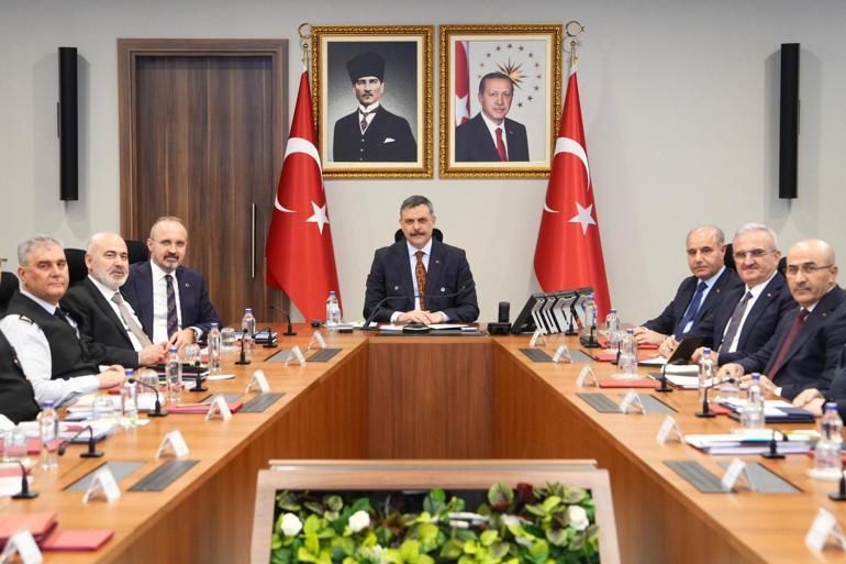 Bakan Çiftçi, birim amirleriyle bir araya geldi