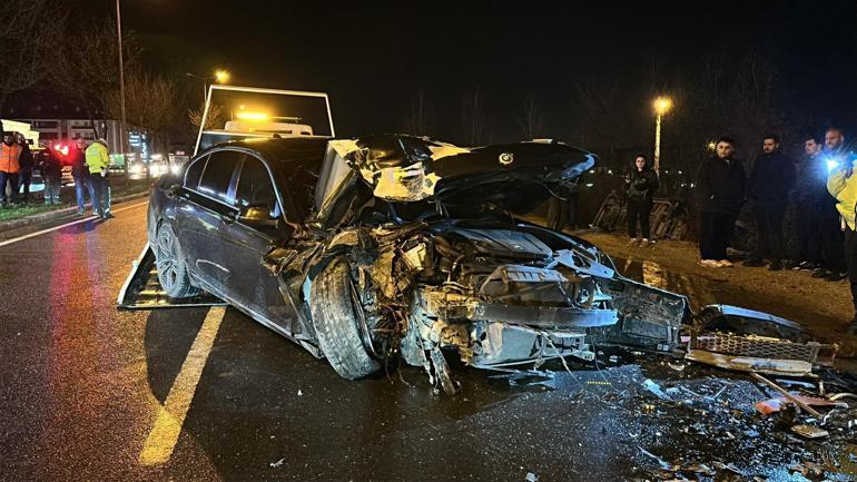 Otomobilin çarptığı özel halk otobüsü devrildi: 5 yaralı