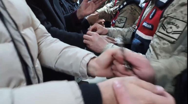 Jandarmadan 12 il merkezli dolandırıcılık ve yasa dışı bahis operasyonu; 60 tutuklama