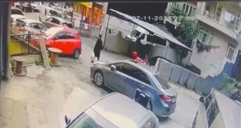 Kağıthanede otomobil 4 araca ve yayaya çarptı: Yanımdaki araç olmasaydı morgda olurdum