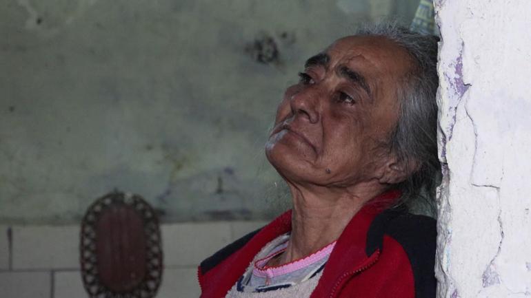 Tavanı çöken evde tek başına yaşayan KOAH hastası: Beni buradan kurtarın