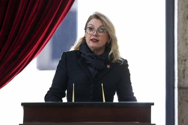 CHP Kadın Kolları, Anıtkabiri ziyaret etti