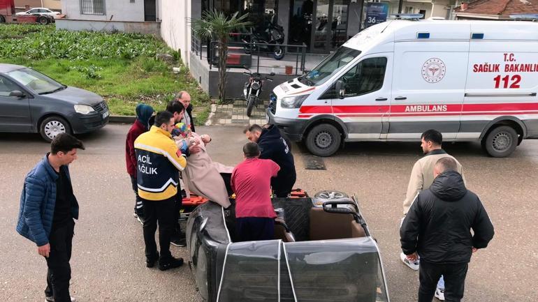 Devrilen triportörün sürücüsü yaralandı, yanındaki oğlu gözyaşı döktü