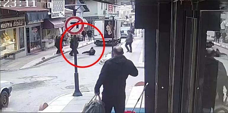 Tabanca ile vurup tekmeledi; o anlar kamerada