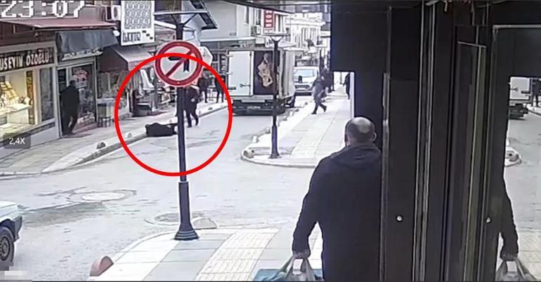 Tabanca ile vurup tekmeledi; o anlar kamerada