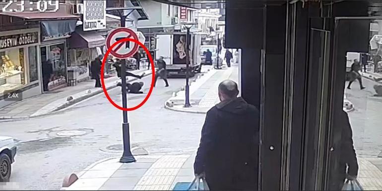 Tabanca ile vurup tekmeledi; o anlar kamerada