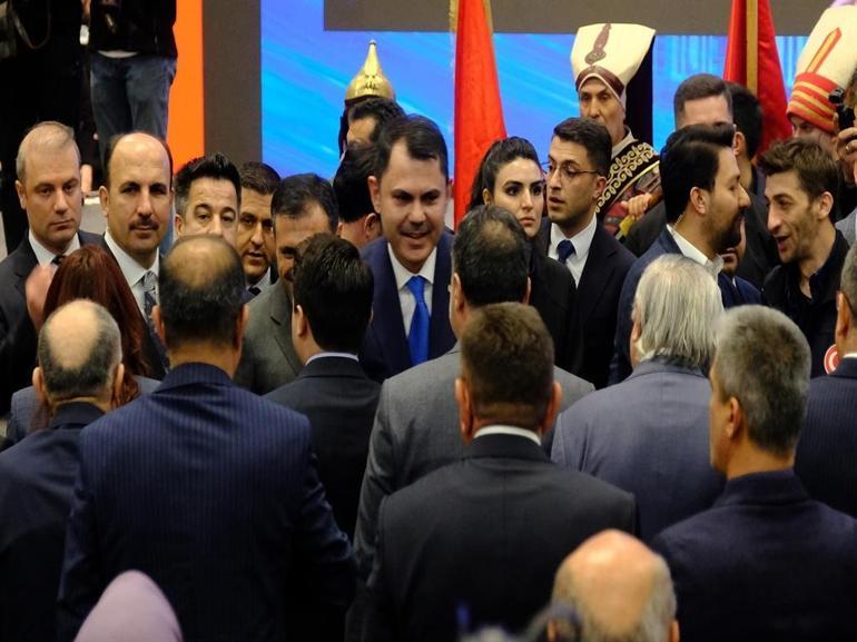 Bakan Kurum: Özgür Bey bize laf söyleyeceğine, şapkasını önüne alacak, bir düşünecek