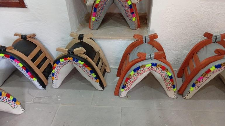 Beypazarının son semercisi geçimini maket semer yaparak sağlıyor