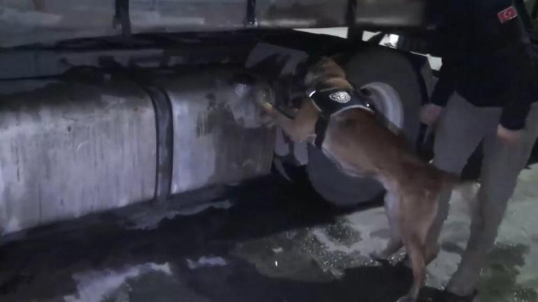 Sarıyer’de durdurulan TIR’ın özel bölmesinde 183 litre uyuşturucu ele geçirildi