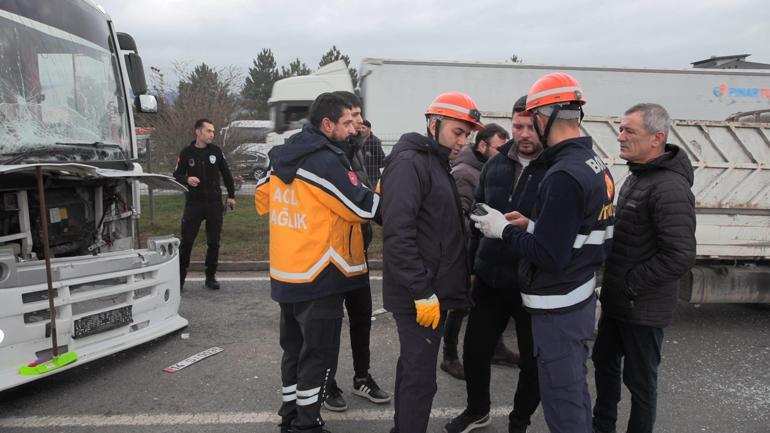 7 kişinin yaralandığı zincirleme kaza sonrası kavga çıktı; 2 gözaltı
