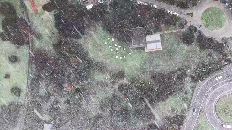 İstanbulda etkili olan kar yağışı havadan görüntülendi