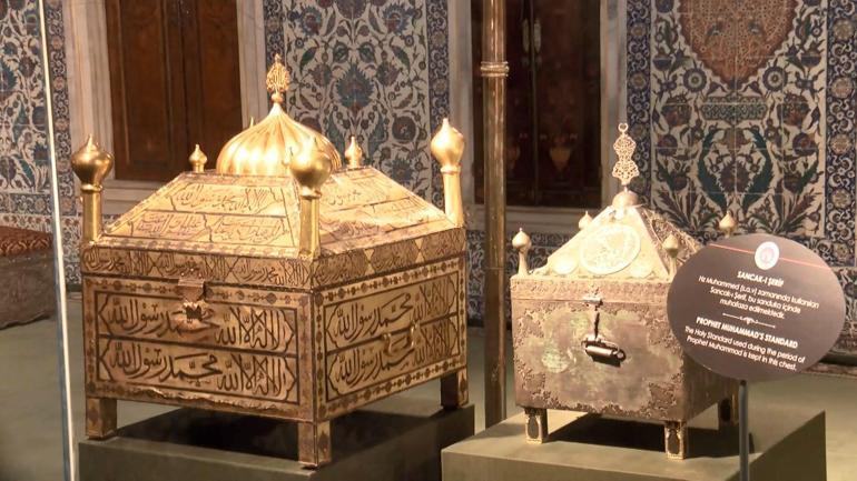 Osmanlı döneminin en büyük Mushafı Topkapı Sarayında ilk kez sergileniyor