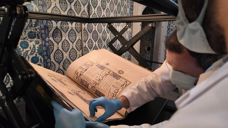 Osmanlı döneminin en büyük Mushafı Topkapı Sarayında ilk kez sergileniyor