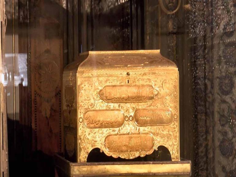 Osmanlı döneminin en büyük Mushafı Topkapı Sarayında ilk kez sergileniyor