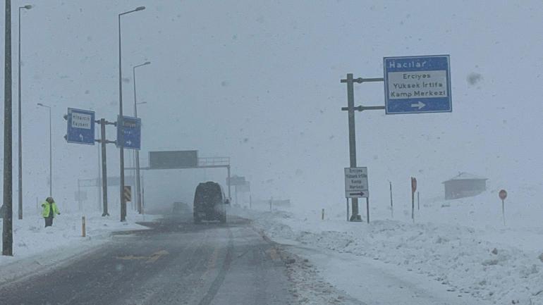 Kayseri-Erciyes kara yolu trafiğe kapatıldı