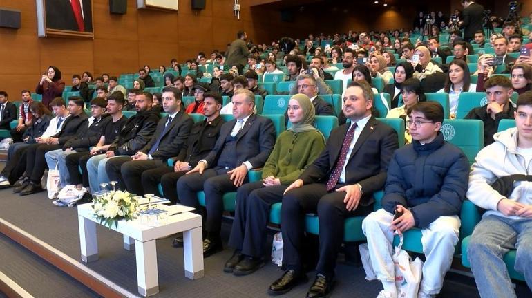 Bakan Bak: Amacımız 100 bin yapay zeka girişimcisi yetiştirmek