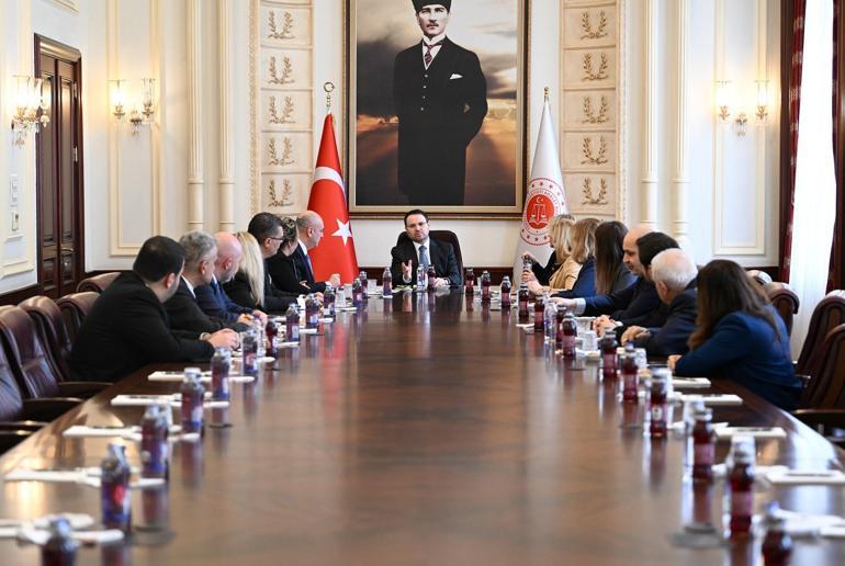 Bakan Gürlek: Barolarımızla düzenli istişare mekanizmaları kuracak, ortak sorunlara birlikte çözüm üreteceğiz