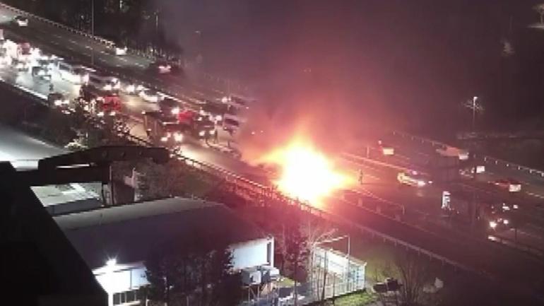 Eyüpsultanda TIR alev alev yandı