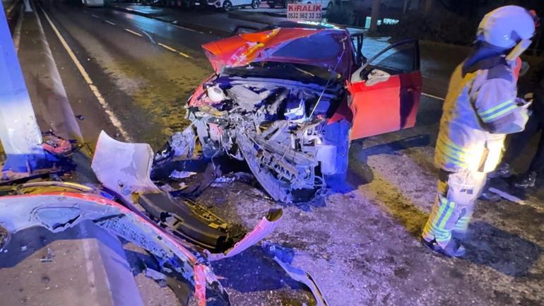 Avcılar D-100de otomobil minibüse çarptı: 2 yaralı