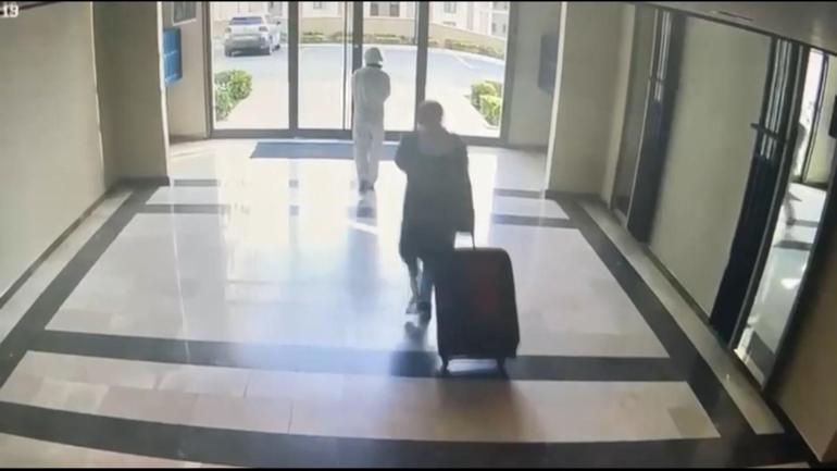 Evlere girip hırsızlık yapan şüphelilerden 1i yakalandı diğeri aranıyor