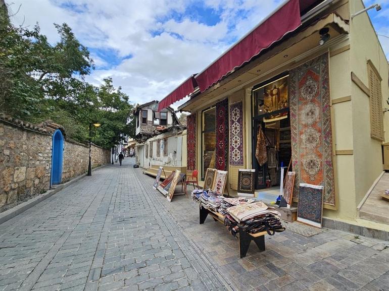 Antalyanın tarihi ve turistik merkezi Kaleiçinde tente krizi