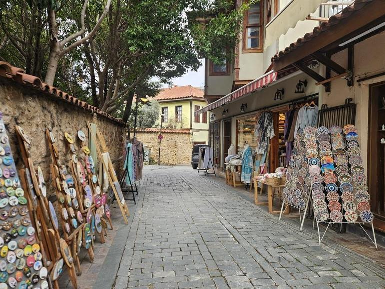 Antalyanın tarihi ve turistik merkezi Kaleiçinde tente krizi