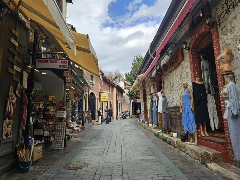 Antalyanın tarihi ve turistik merkezi Kaleiçinde tente krizi