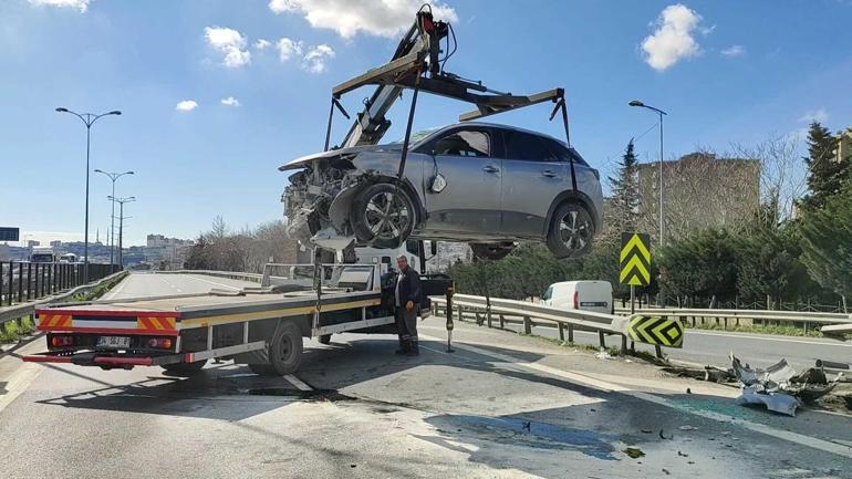 Esenler’de refüje çarpan cip devrildi