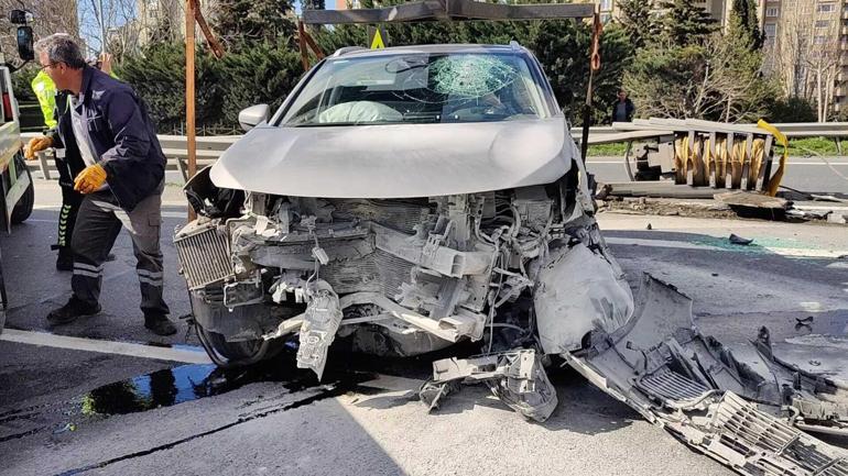 Esenler’de refüje çarpan cip devrildi