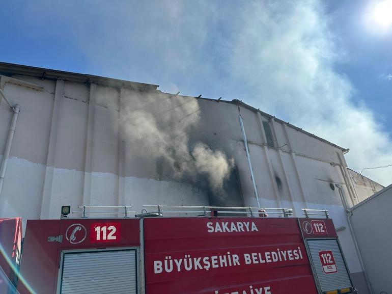 Sakaryada şekerleme fabrikasında yangın