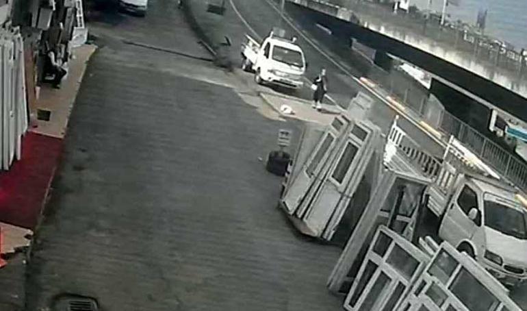 Köpekten kaçarken otobüsün çarptığı üniversiteli ağır yaralandı, kaza kamerada