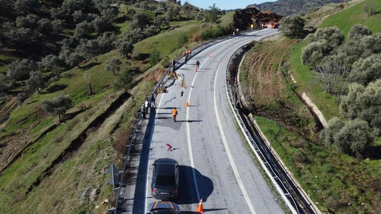 Aydında toprak kayması; kara yolu kısmen çöktü