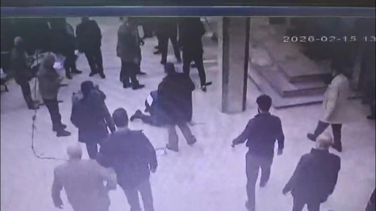 Sultangazide cami avlusunda dayısına kaldırım taşıyla saldıran şüpheli yakalandı