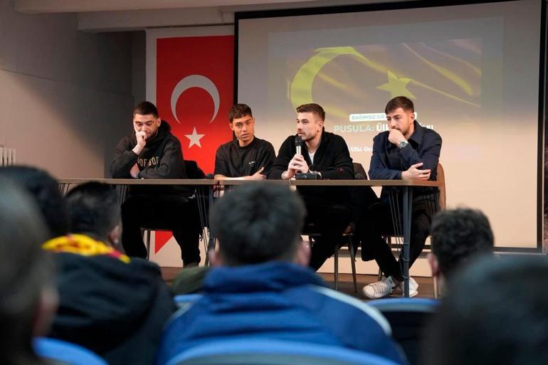 Zecorner Kayserisporlu futbolcular liselilerle söyleşide buluştu