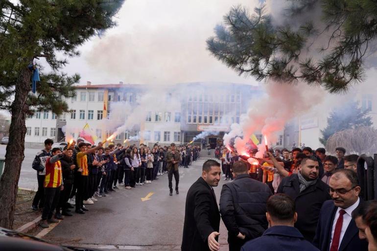 Zecorner Kayserisporlu futbolcular liselilerle söyleşide buluştu