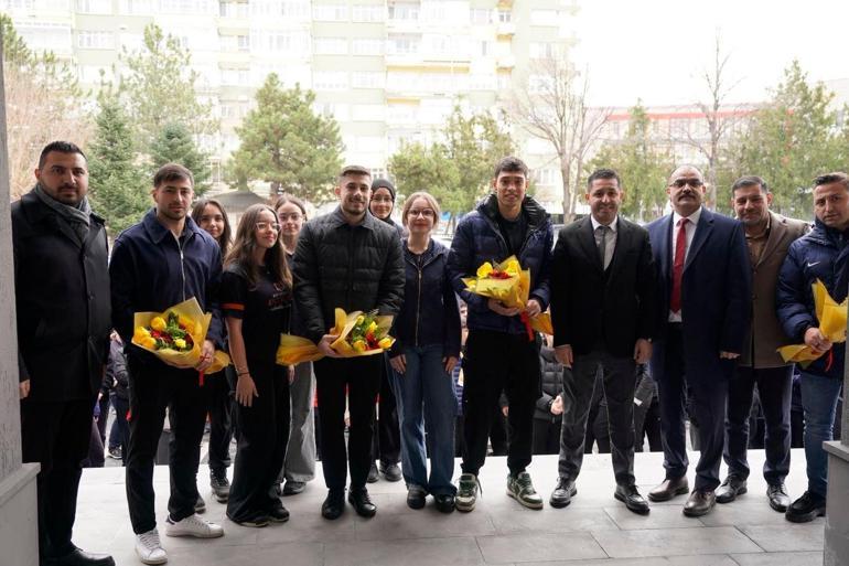 Zecorner Kayserisporlu futbolcular liselilerle söyleşide buluştu