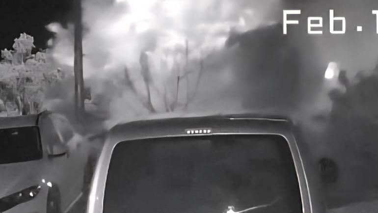 Kamyonun şarampole devrildiği kaza kamerada; 1 yaralı